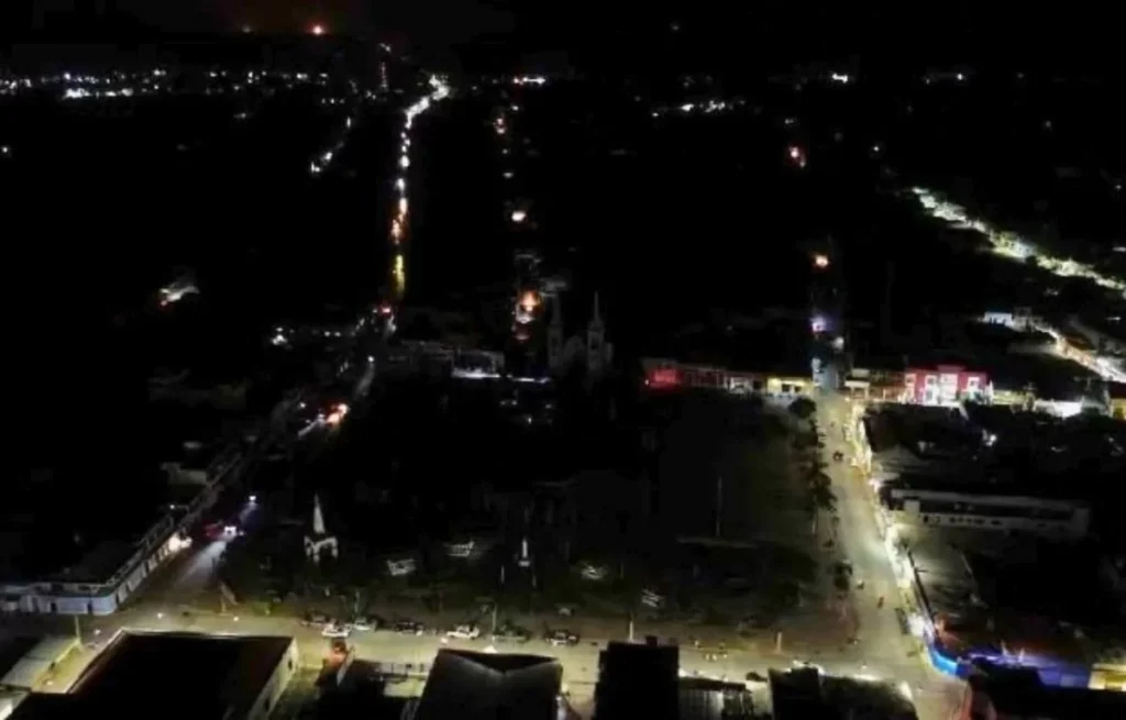 Apagones de CFE asfixian comercios en Playa del Carmen