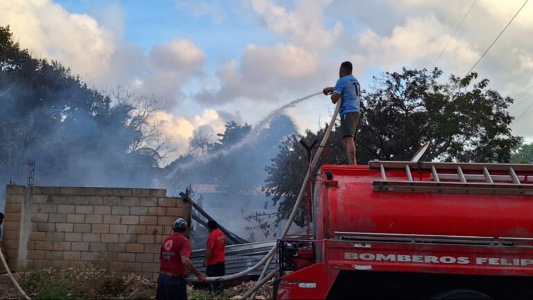Cortocircuito devora carpintería en Felipe Carrillo Puerto