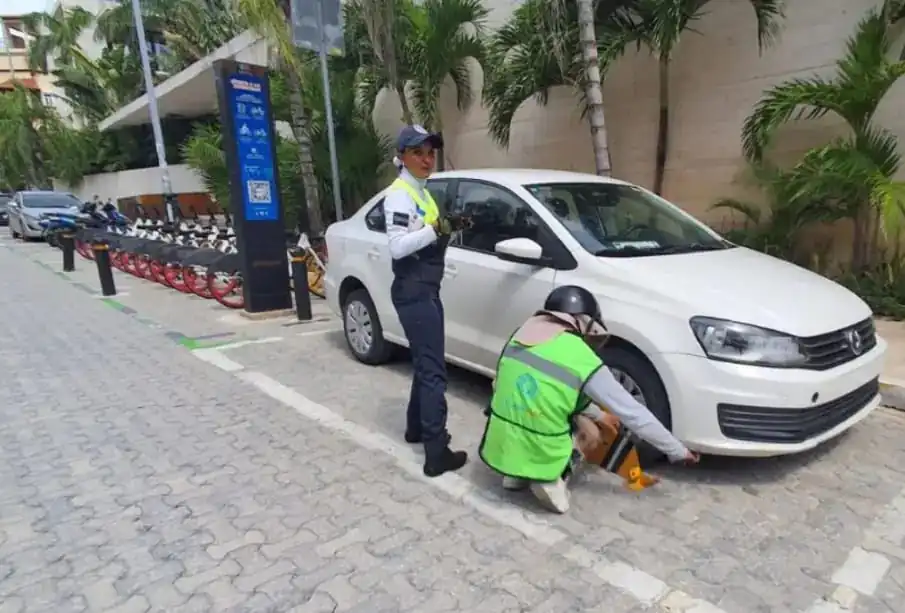 Costo legal millonario frena el fin de los parquímetros en Playa del Carmen